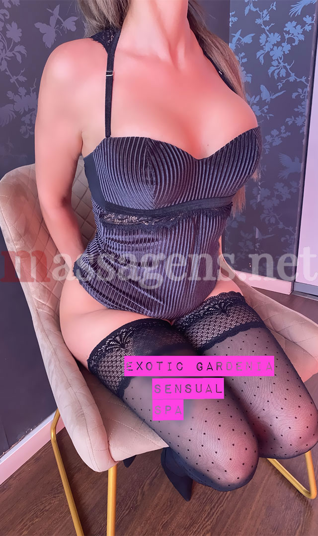 Foto vertical Massagista Joana Exotic